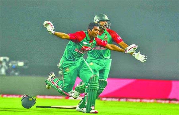 Tigers roar into final slicing Pak