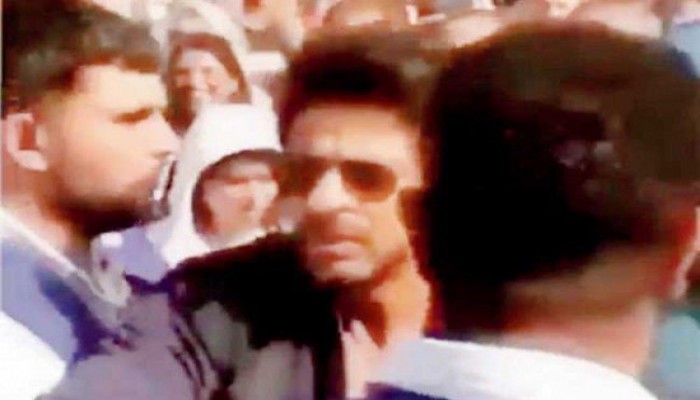 Fan slaped Sharukh Khan in Turkey