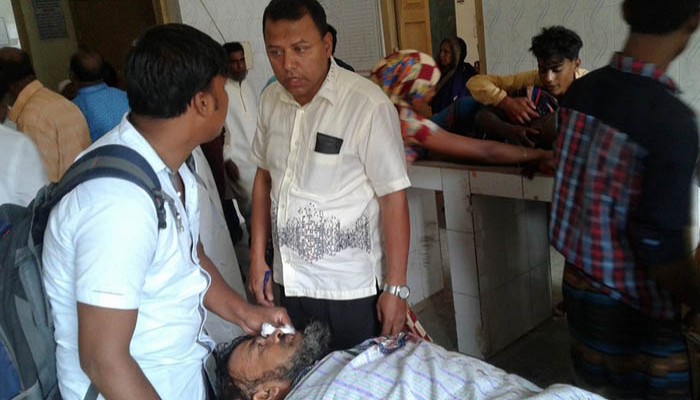 ঈদ জামাতে গুলি-বোমায় আহত ২৪