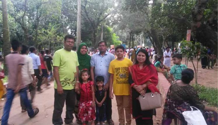 ঘুরতে বেরিয়েছে রাজধানীর মানুষ