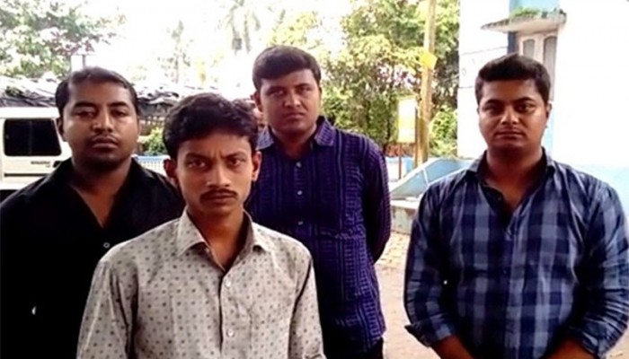 ভারতে পূজা দেখতে গিয়ে নির্যাতিত ৪ হিন্দু বাংলাদেশী যুবক