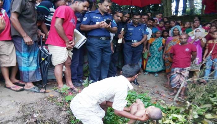 ঝগড়ায় শিশুসন্তানকে পানিতে নিক্ষেপ করে হত্যা করলেন মা!