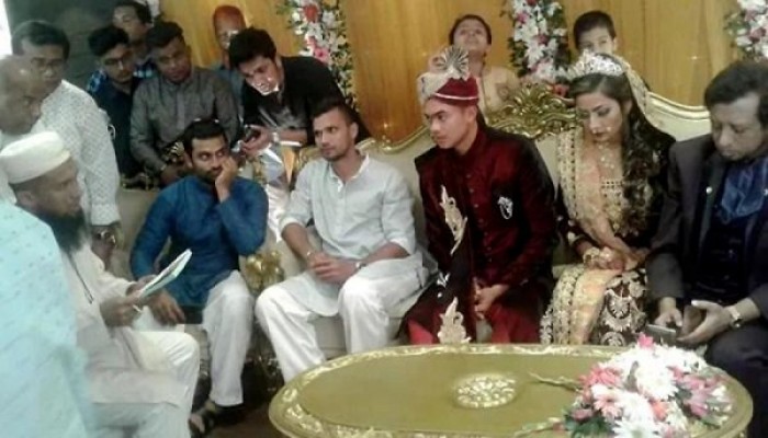 ক্রিকেটাররা কেন কম বয়সে বিয়ে করে?