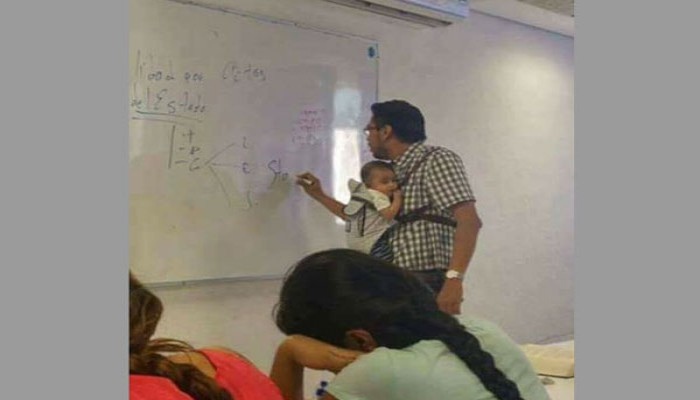 তিনি মেক্সিকোর স্কুল শিক্ষক, আর বাচ্চাটা ছাত্রীর!