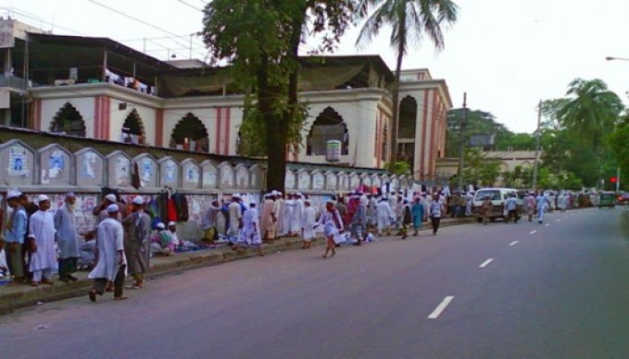 কাকরাইল মসজিদে দুই গ্রুপের সংঘর্ষ, ভাঙচুর
