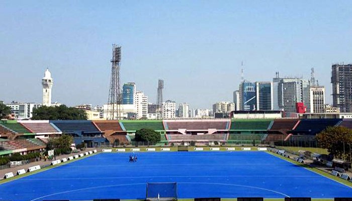 স্টেডিয়ামের ফ্লাডলাইটের টাওয়ারে সারারাত যুবক, অতঃপর...