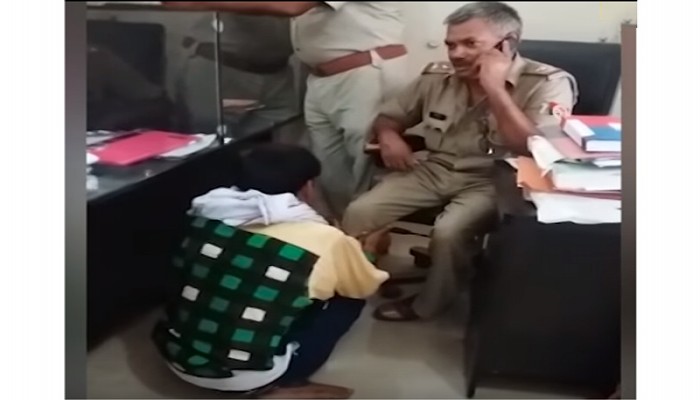 পুলিশ বললো 'আগে পা টিপে দাও, তারপর অভিযোগ শুনবো' 
