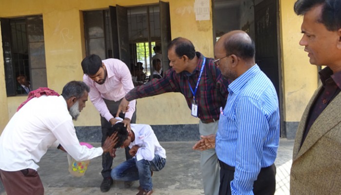 পরীক্ষার্থীকে কান ধরে থাপ্পড়, শিক্ষককে প্রত্যাহার