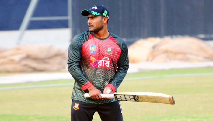যে আজব কারণে দলে সুযোগ পেলেন ইমরুল কায়েস