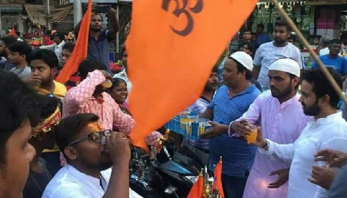 রাম নবমিতে ক্লান্ত হিন্দুদের শরবত খাওয়ালেন মুসলমানরা