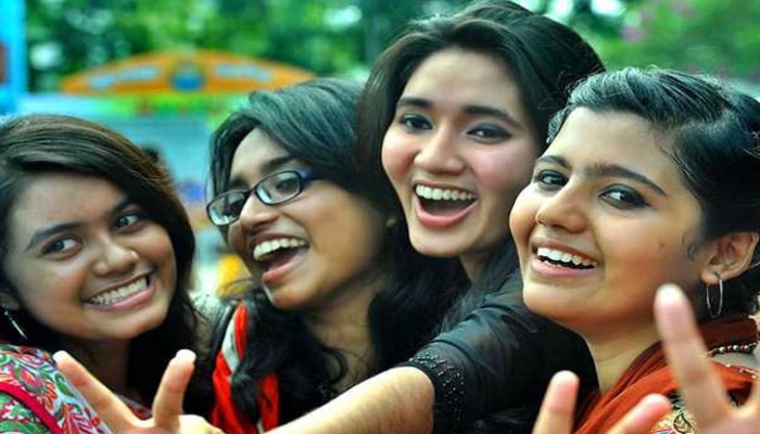 উচ্চ মাধ্যমিকে ভর্তি নিয়ে দুশ্চিন্তা, অনেকে পাবে না পছন্দের কলেজ