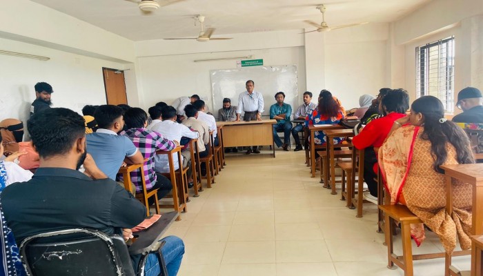 শিক্ষক-শিক্ষার্থী: ক্লাসরুমের বাহিরে